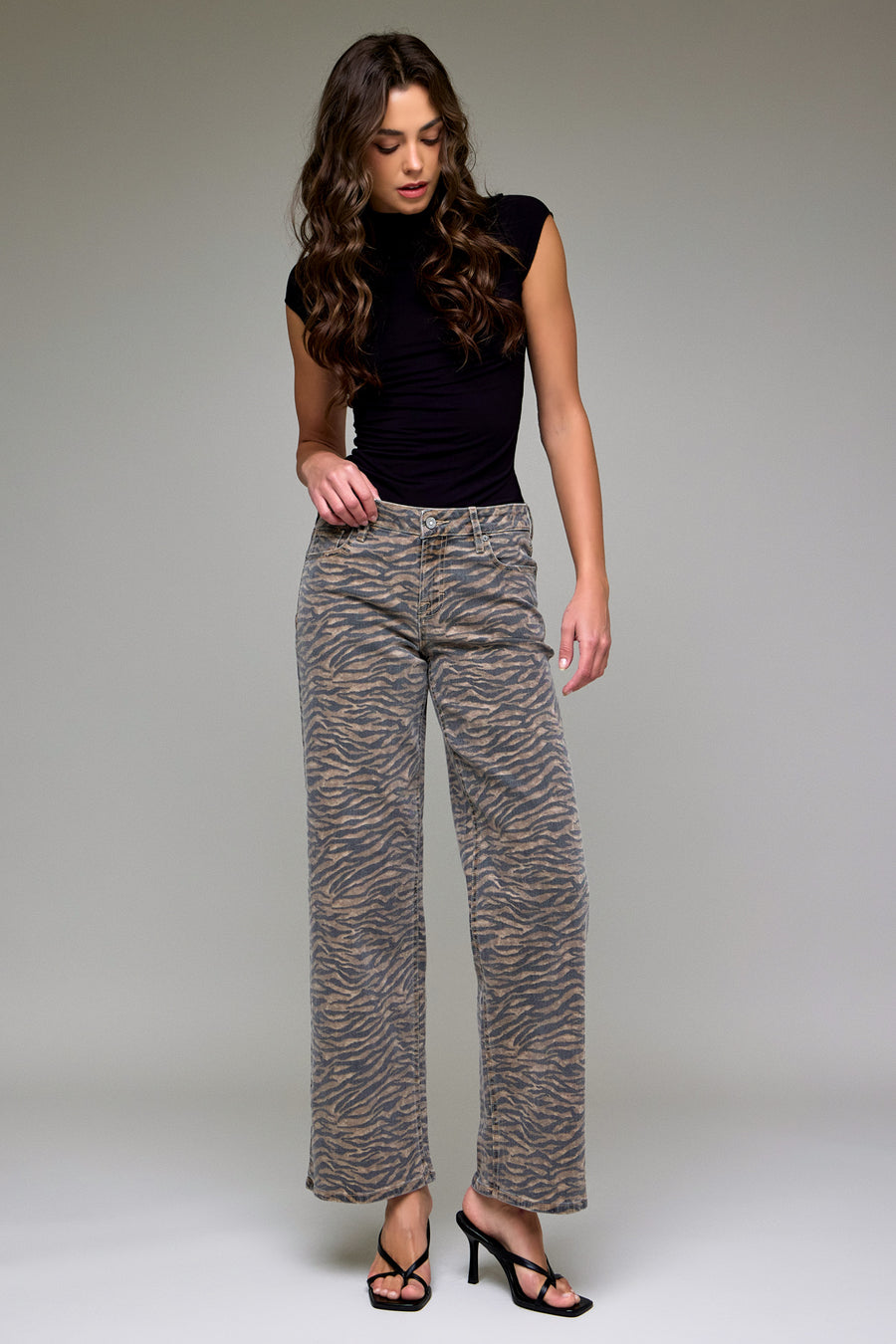 [LOGAN] Tiger Print High Rise Dad Jean