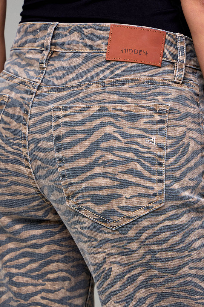 [LOGAN] Tiger Print High Rise Dad Jean