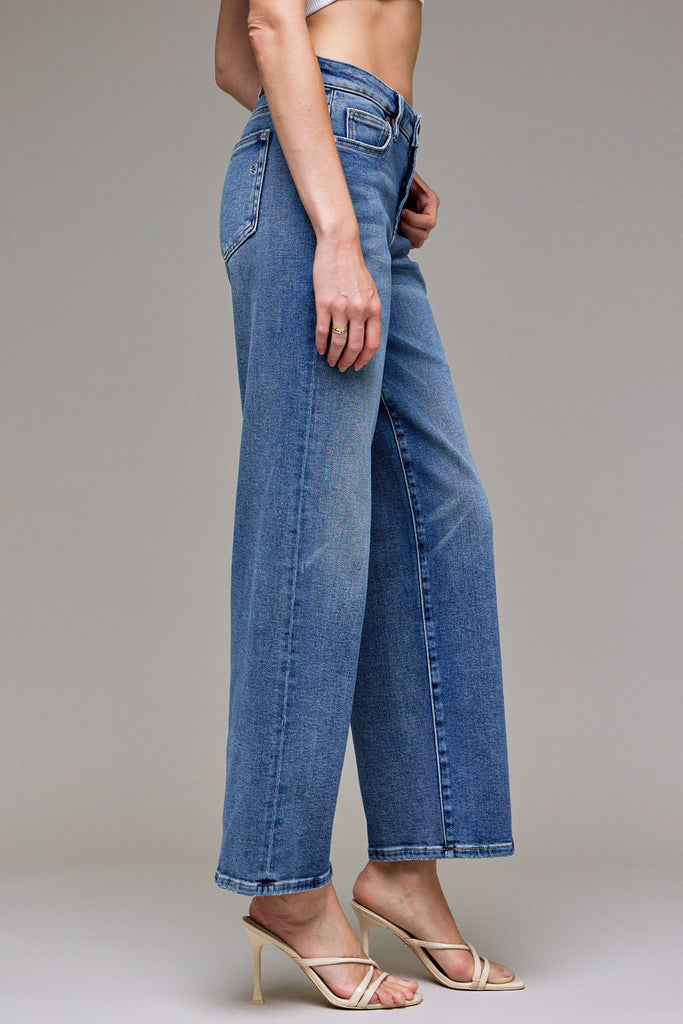 [LOGAN] Medium Wash Clean Stretch 31" Inseam Mid Rise Dad Jean