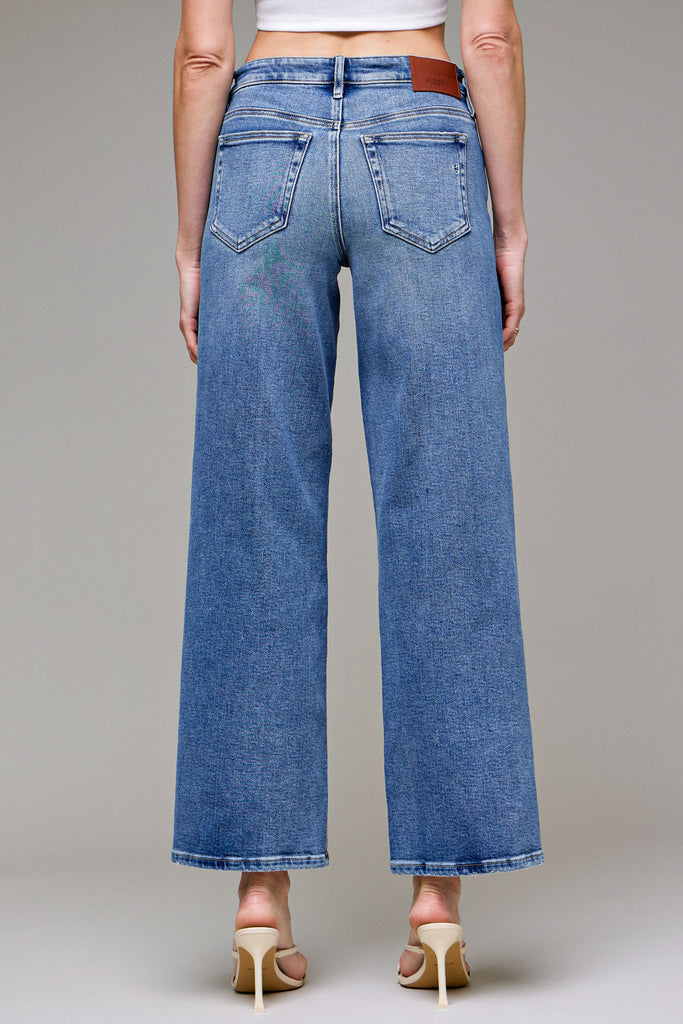 [LOGAN] Medium Wash Clean Stretch 31" Inseam Mid Rise Dad Jean