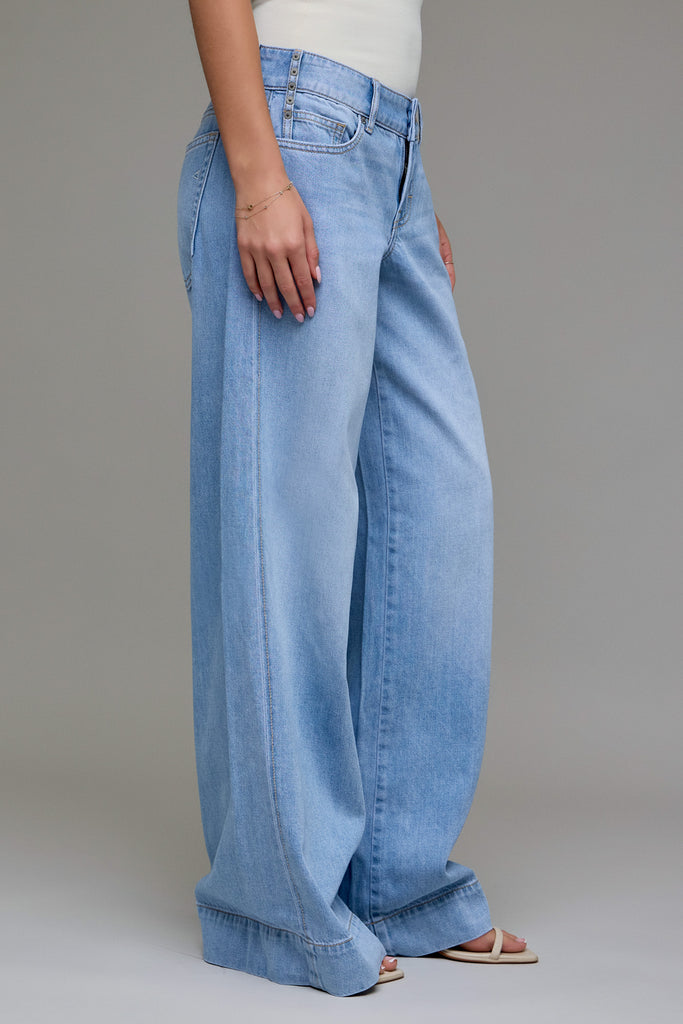 [NORI] Light Wash Low Rise 32" Inseam Super Wide leg