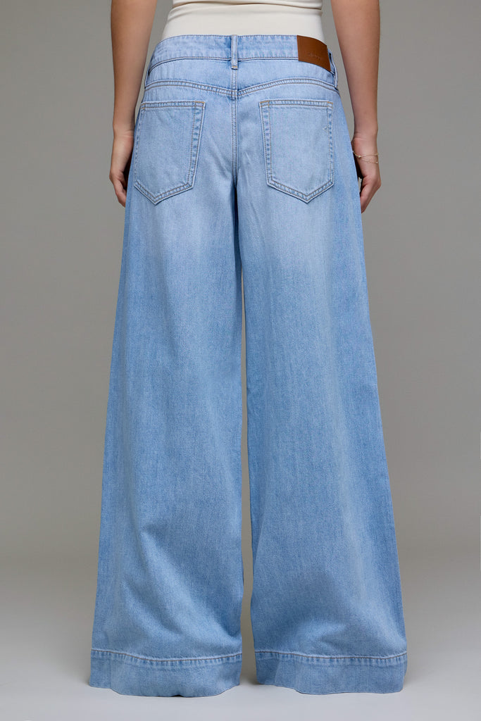 [NORI] Light Wash Low Rise 32" Inseam Super Wide leg