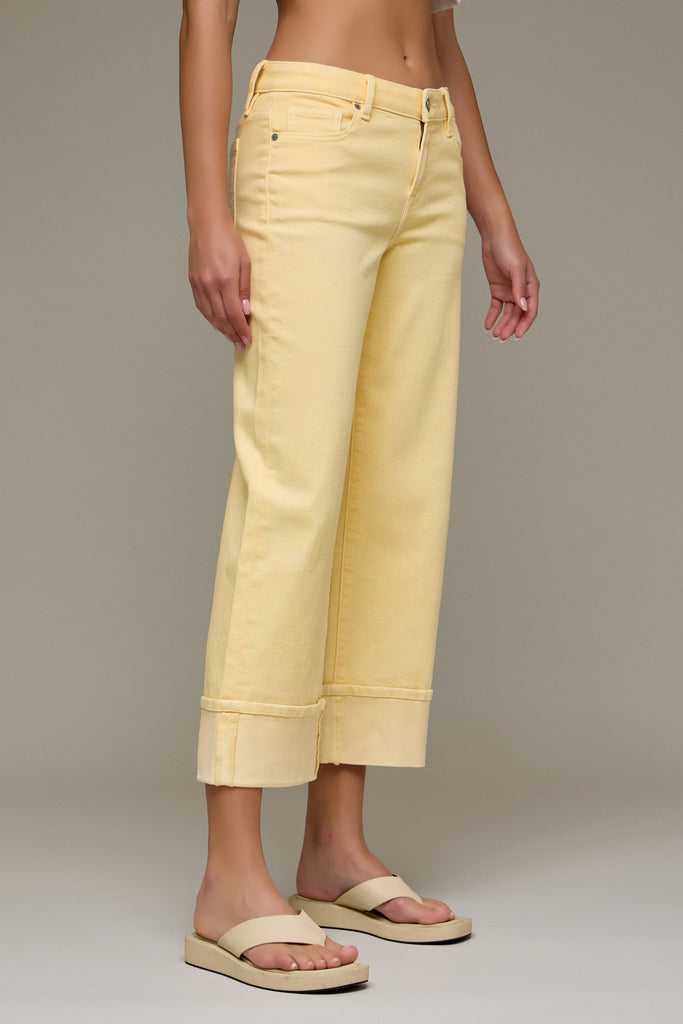 [LOGAN] Vanilla Cuffed Mid Rise Petite Dad Jean