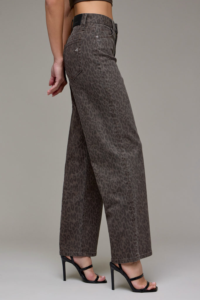 [LOGAN] Brown Cheetah Stretch Low Rise Dad Jean