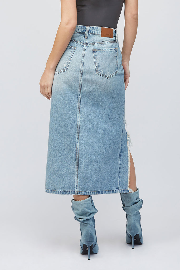 [PEYTON] LIGHT WASH HEAVY DISTRESSED MAXI SKIRT