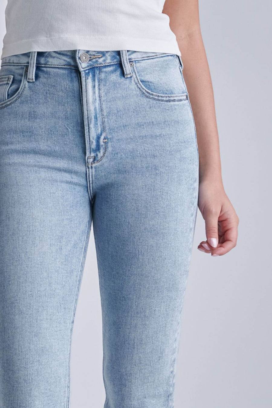 ZOEY <p/> LIGHT WASH CLASSIC STRETCH MOM JEAN