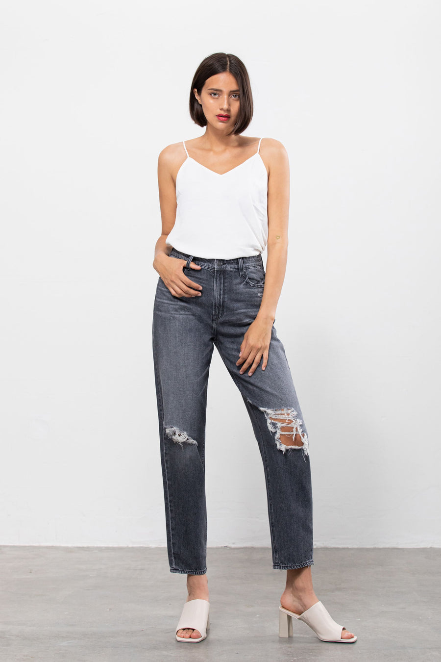 ZOEY GREY TAPERED MOM JEAN