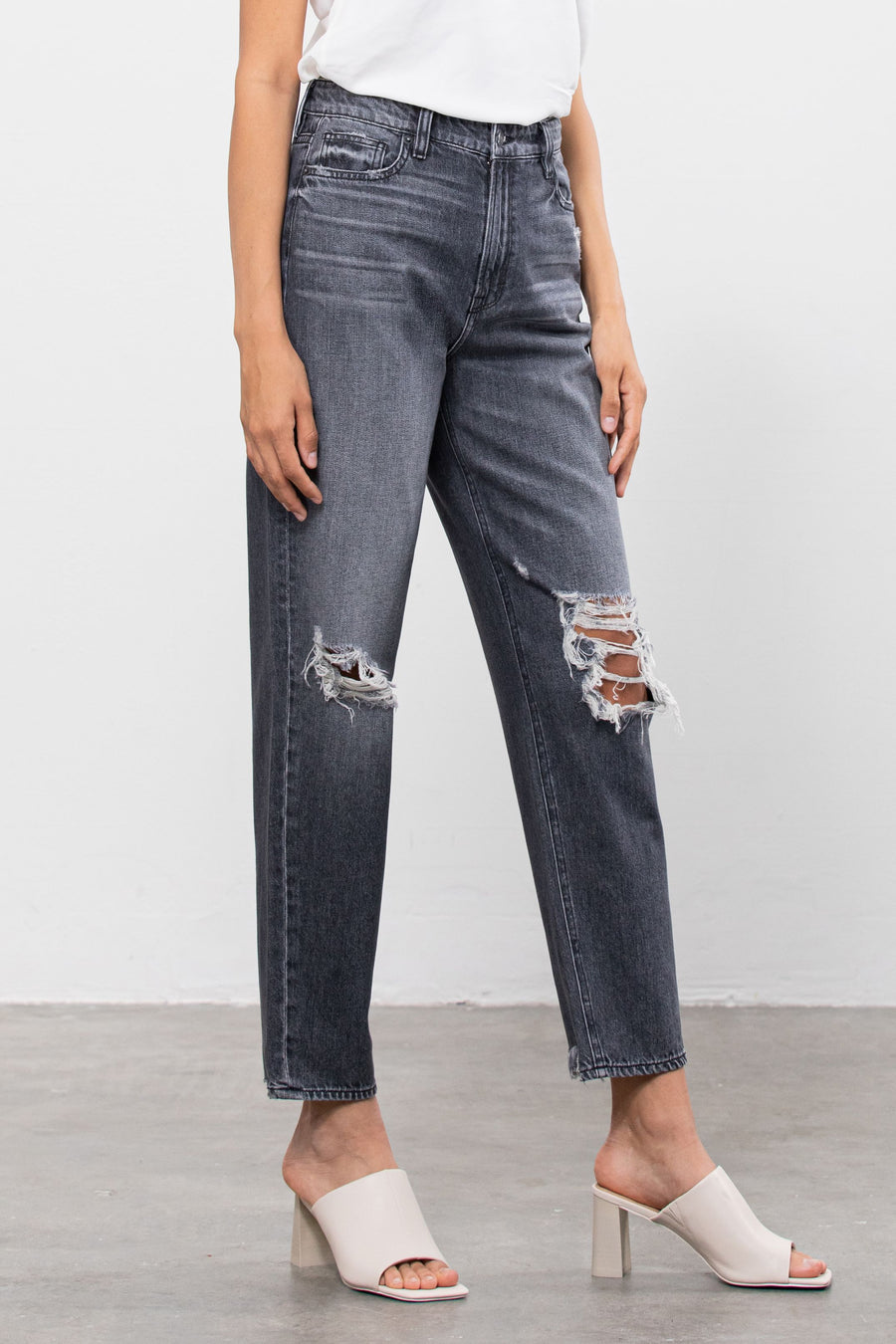 ZOEY GREY TAPERED MOM JEAN