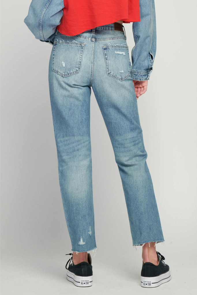 TRACEY  <p/> LIGHT WASH HIGH WAIST DISTRESSED STRAIGHT JEAN
