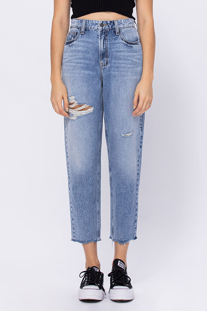 ZOEY <p/> MEDIUM WASH TAPERED MOM JEAN