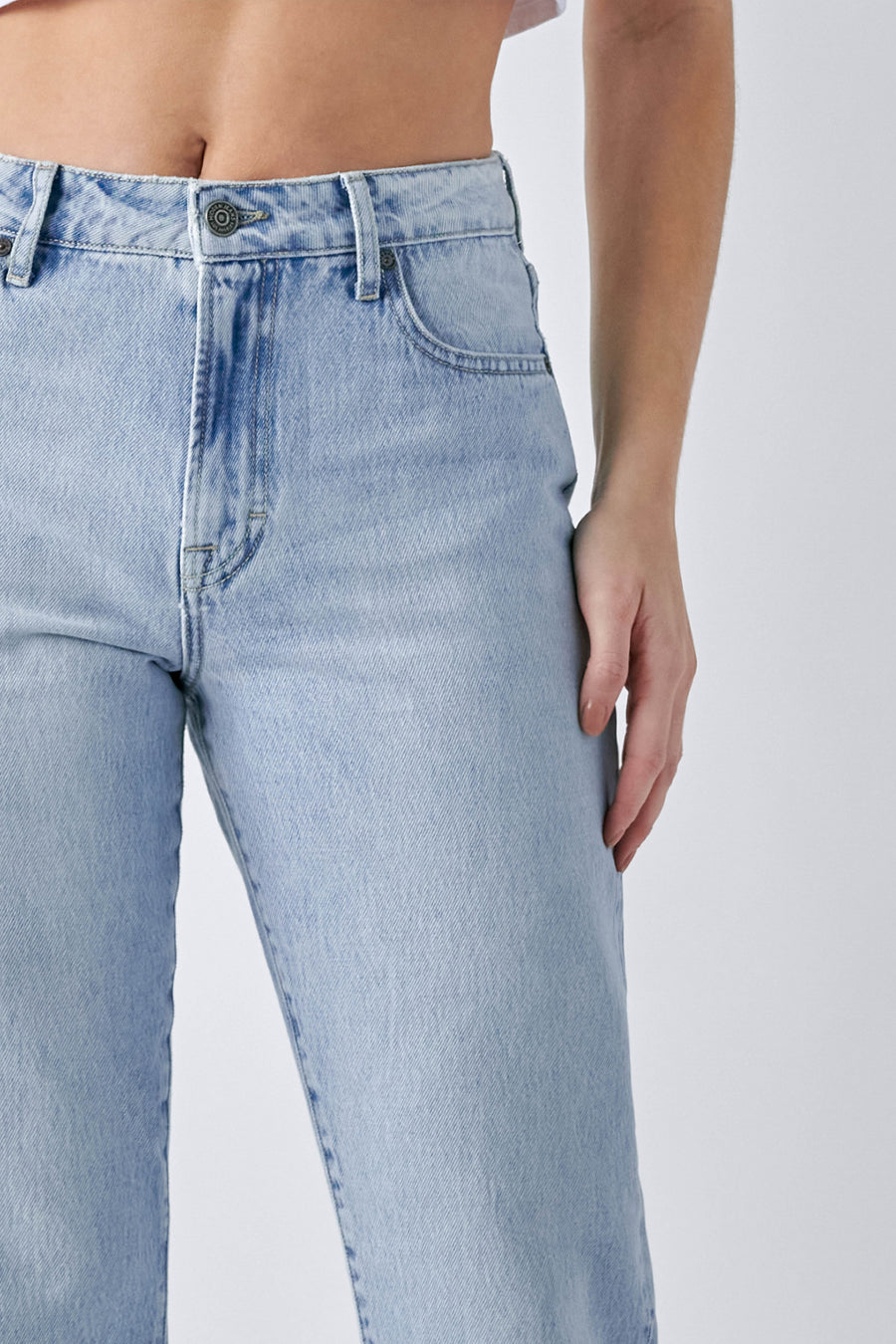 TRACEY  <p/> LIGHT WASH SIDE SLIT CLEAN STRAIGHT JEAN
