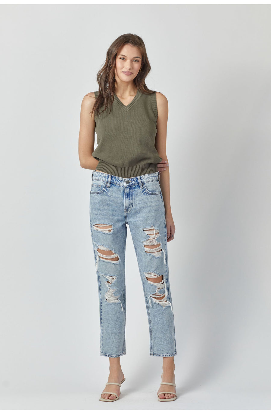 BAILEY<p/> LIGHT WASH DISTRESSED BOYFRIEND JEAN