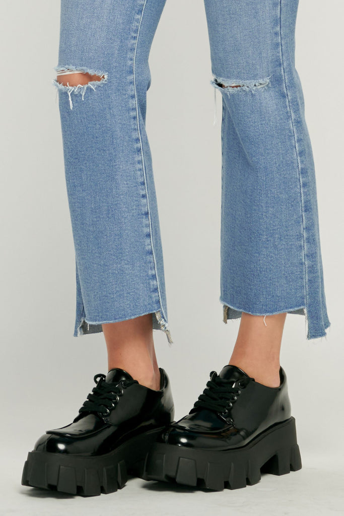 HAPPI <p/> LIGHT KNEE SLIT CROP FLARE
