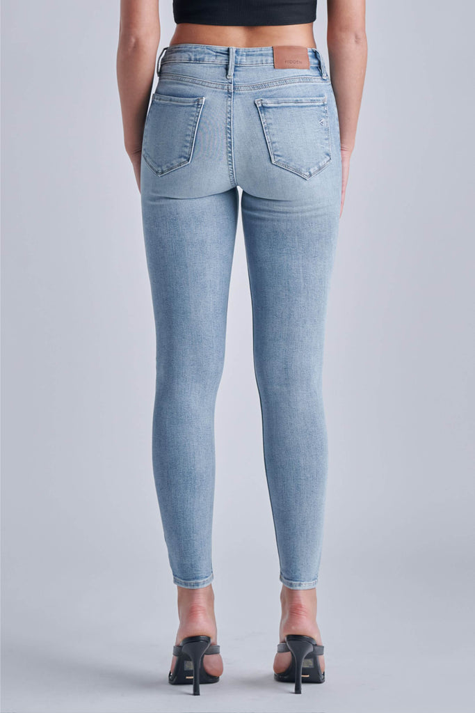 AMELIA </p> LIGHT WASH CLEAN CLASSIC SKINNY