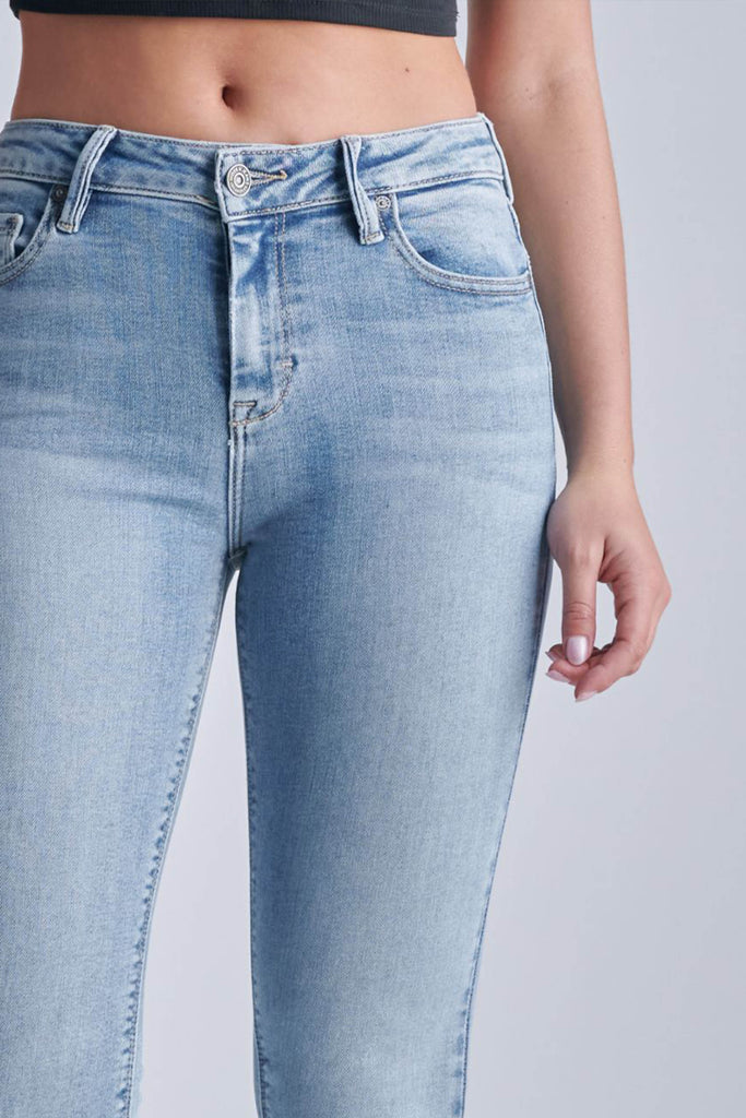 AMELIA </p> LIGHT WASH CLEAN CLASSIC SKINNY