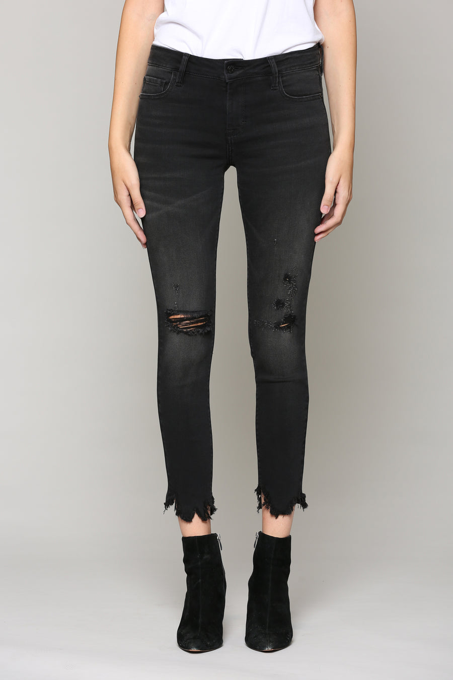 AMELIA <p/> BLACK WASH GRINDED FRAYED HEM SKINNY