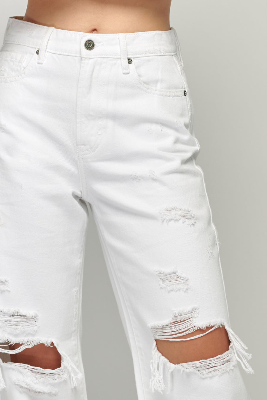 LOGAN WHITE DISTRESSED DAD JEAN